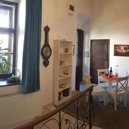 Apartament Modern Ultracentral In Cladire Monument דירה