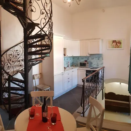 Apartament Modern Ultracentral In Cladire Monument דירה